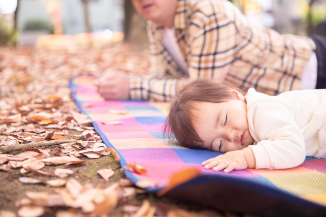 寝つきを良くするためには？ ぐっすり眠るために必要な知識と親子のおすすめ習慣 | HugKum（はぐくむ）
