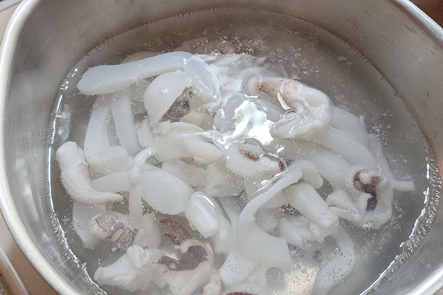 イカの冷凍保存方法 解凍後は刺身で食べても良い さばき方からボイル後の冷凍方法まで Hugkum はぐくむ