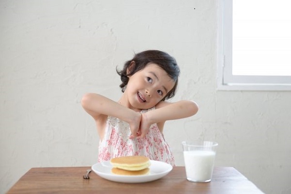 牛乳の飲みすぎは良くない？子どもに飲ませる適量と摂り過ぎによる影響