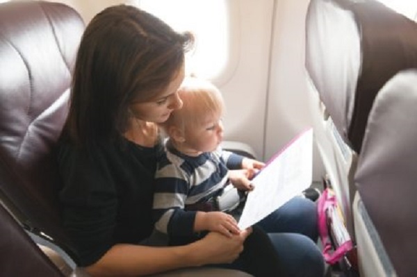 飛行機の中で「子どもを静かにさせる４大テク」をハワイ在住24年ママが指南！【子連れハワイ1】