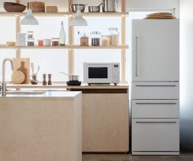 無印良品】キッチンが映えるシンプルな冷蔵庫5選。容量や電気料金もあわせてチェック HugKum（はぐくむ）