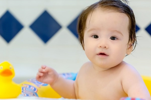 赤ちゃんのお風呂｜温度や時間、ワンオペ対処法