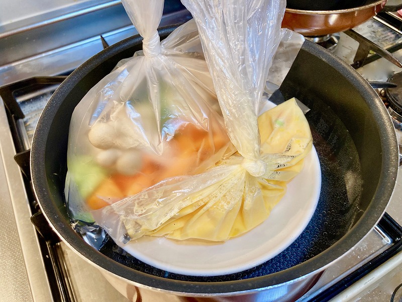 使い方3：「パカッと調理袋」で湯せん料理にチャレンジ！