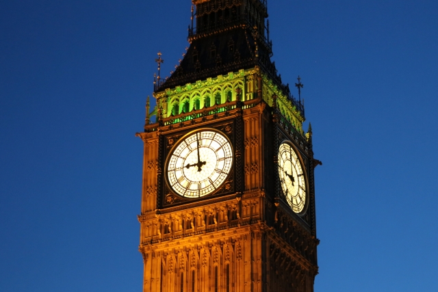 イギリス、ロンドンのビッグベンの時計台。ピーターパン達が時計台を背景に空を飛ぶシーンが有名です。