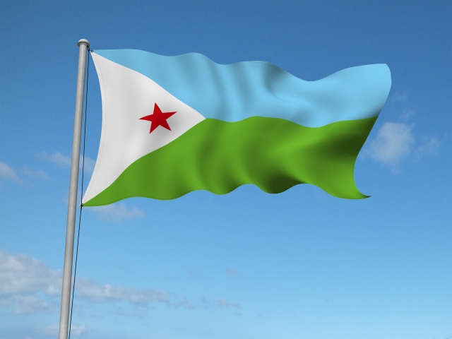 ジブチの国旗。緑は国土を、水色は空を、白は平和を、赤い五稜星はソマリアを含むソマリ族の居住地域を表している。