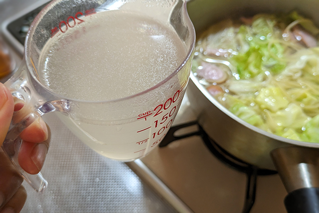 ゆで汁をスープとして使うので、忘れないように。