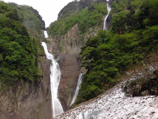 落差日本一の称名滝とハンノキ滝