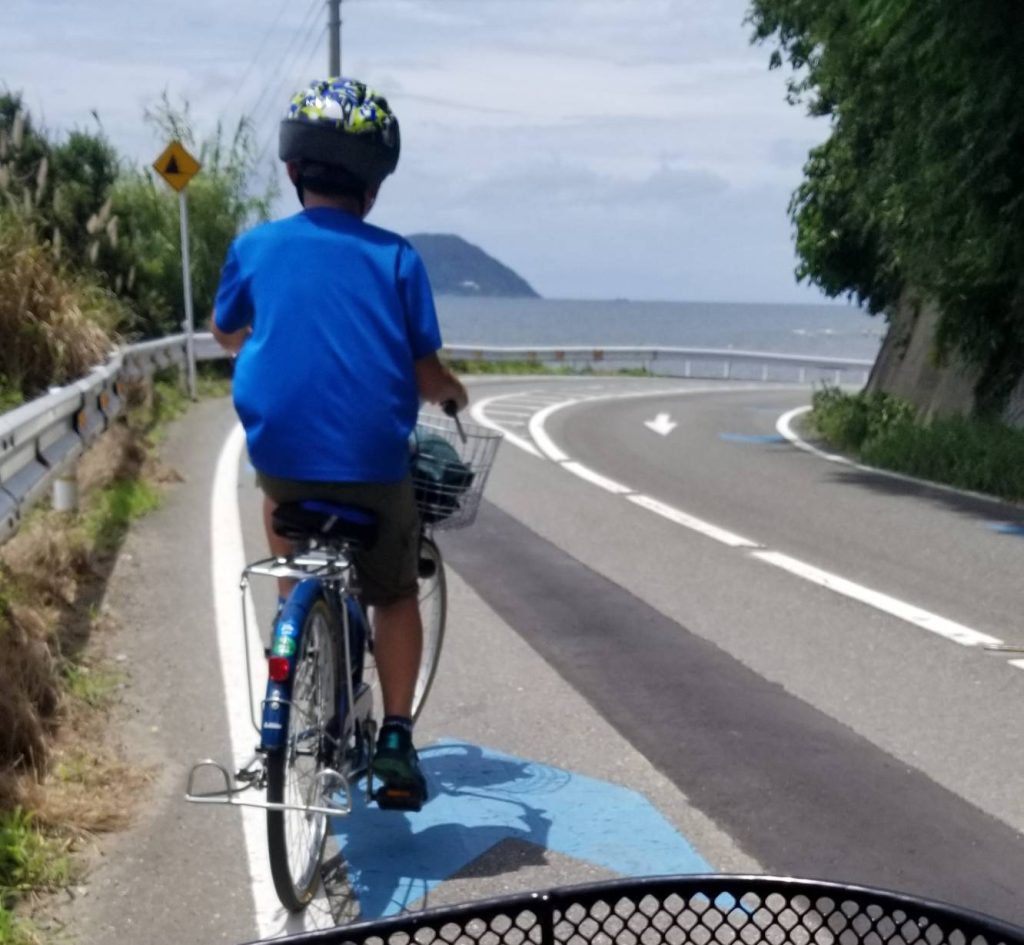 自転車で島を一周する泰大くん