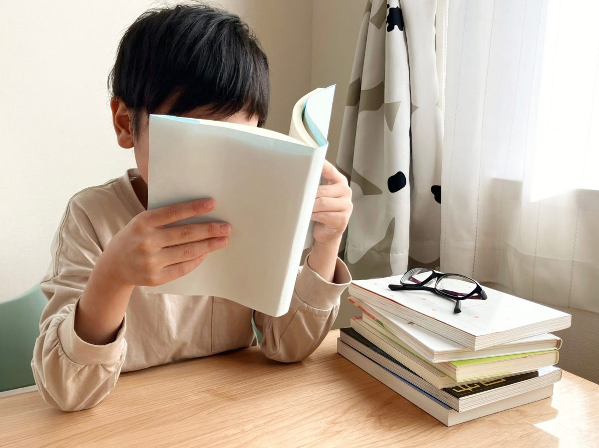 読書嫌いでも”読解力”は身につく？」「”読解力”がないと将来困る？」石田勝紀先生が親の悩みにお答え！ | HugKum（はぐくむ）