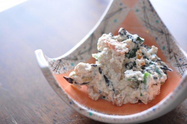 白和え。豆腐・白ごま・白味噌等をすりまぜて味をつけ、野菜などを和えた料理。