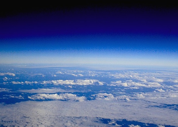 「空気」って一体何? 主な成分・性質から成り立ちまで分かりやすく解説【親子でプチ科学】 HugKum(はぐくむ)