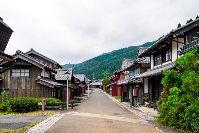 若狭の熊川宿には、鯖街道の伝統的な町並みが今も残る。