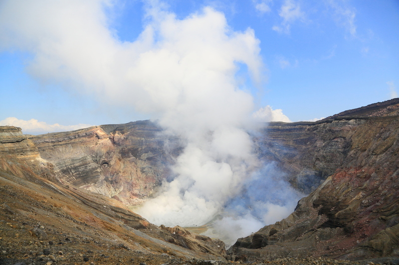 阿蘇山の噴火口