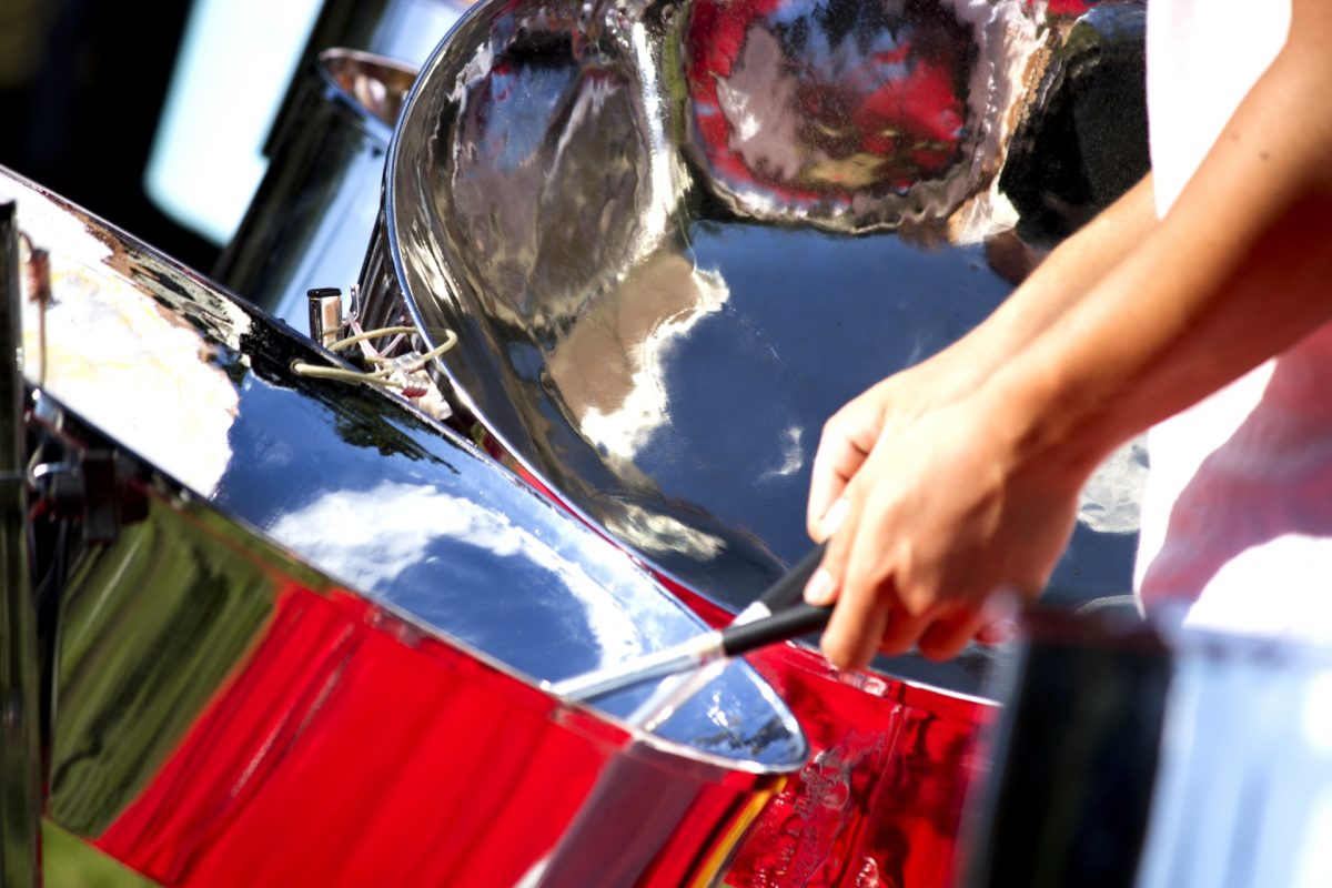 軽やかな音が特徴のスチールパン