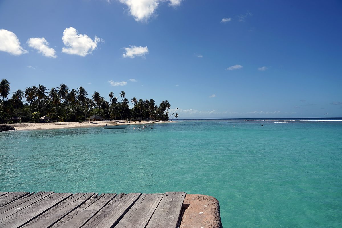美しいカリブ海を満喫できる「ピジョン・ポイントビーチ」