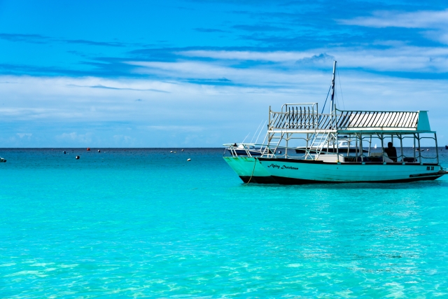 エメラルドグリーンの美しい海が広がる「カーライル湾」