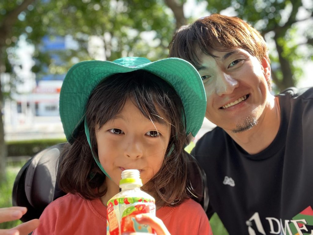 近くの公園で遊ぶことも多いそう。