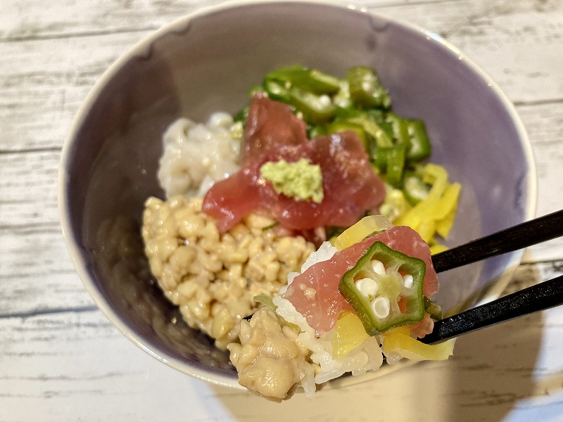 ご飯に乗せてばくだん丼に