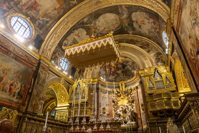 バロック様式の装飾が美しい「聖ヨハネ大聖堂」