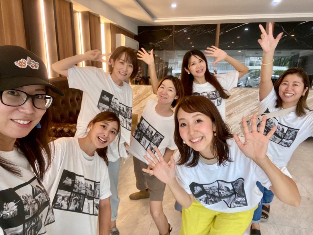 「仲間に恵まれた」という礒田さん。送別会ではオリジナルTシャツを作って見送ってもらったそう。