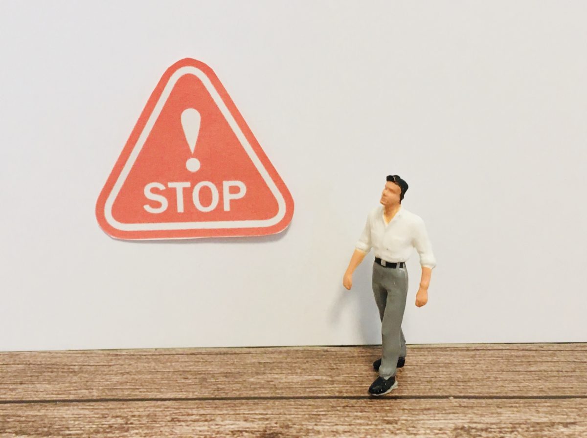 「君子、危うきに近寄らず」ってほめてる？ けなしてる？ 使い方・類語・対義語・英語表現までを解説 | Hugkum（はぐくむ）