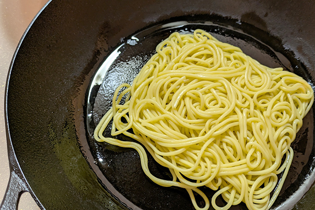 最初は袋からだしたままの形で加熱します。
