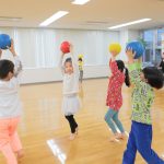 【全世界でバズったリトミック動画】子どもが思ったまま直感で表現する姿に世界から驚きの声！リトミック研究センター向井育子先生にインタビュー