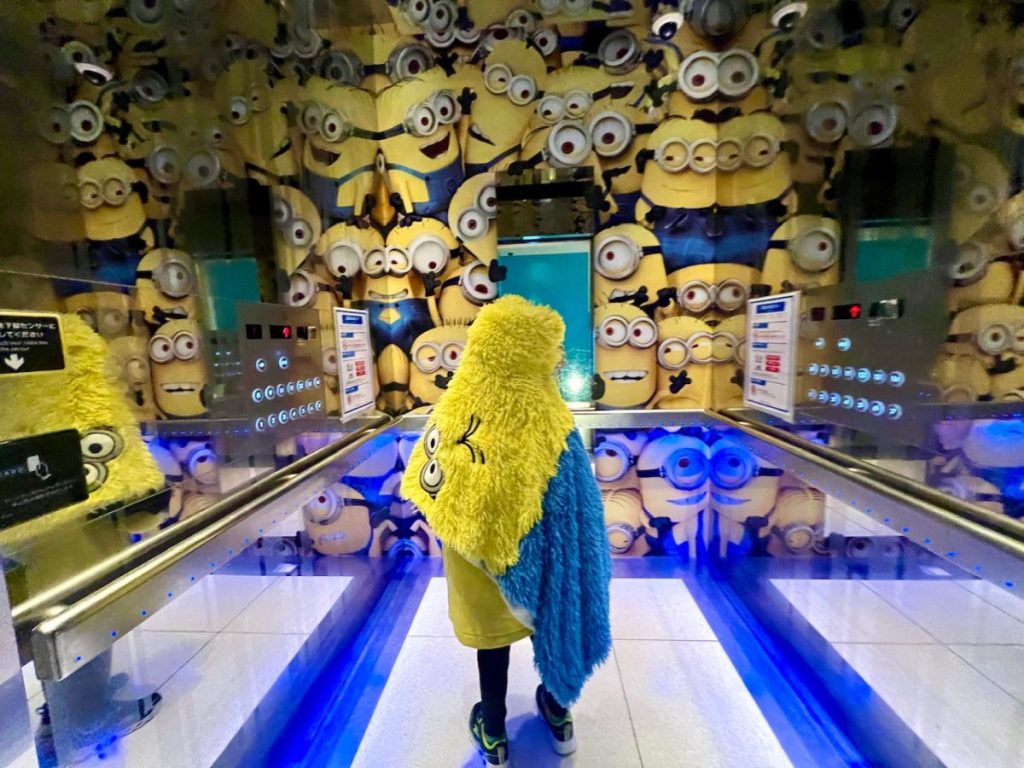 エレベーターもミニオンで溢れています!