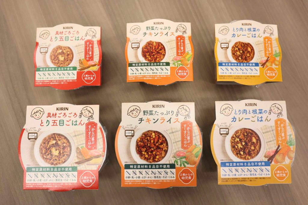 メニューは「とり五目ごはん」、「チキンライス」、「カレーごはん」の3品で、サイズは子どもの食べられる量に合わせて2種類用意。