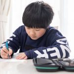 いいご褒美と悪いご褒美の違いって？ 音読・書き取り・計算ドリル…苦手な《宿題》との向き合い方【親野智可等先生に訊く｜後編】