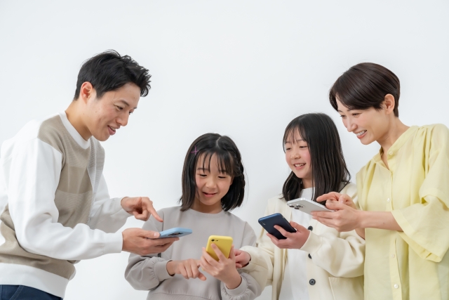 「子どもの顔出し」どうしてる？ SNSでの子ども画像の扱いについて1000人のママ・パパのリアルな声【HugKumなんでも調査団】 | Hugkum（はぐくむ）