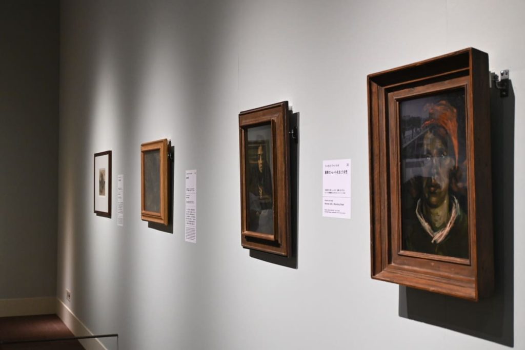 暗い色彩で描かれた作品も