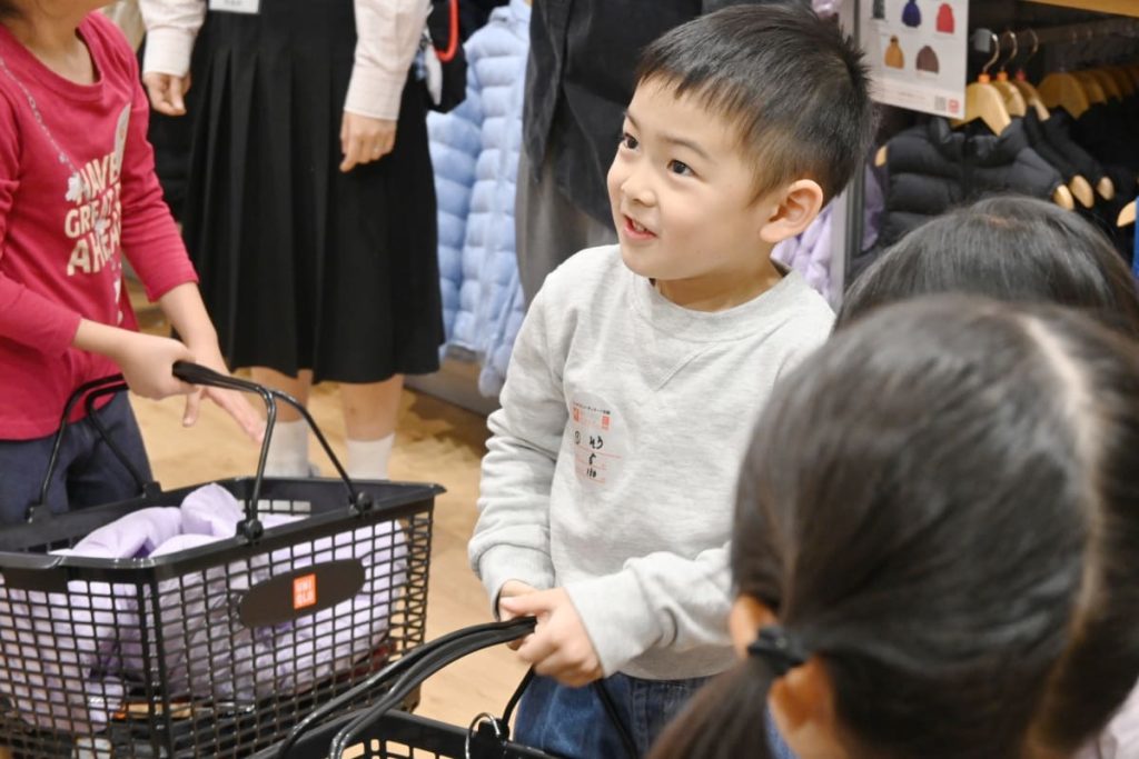 男の子も一生懸命服選び!