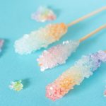 《材料は砂糖と水だけ》まるで食べられる宝石！ キラキラかわいい「ロックキャンディ」を作ろう 【あそび作家/工作アーティストに教わる】