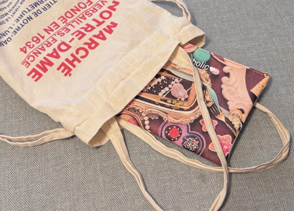 バッグの中でもかさばらずスッキリ！