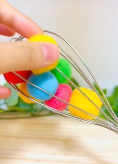 ぽんぽんを使った遊び