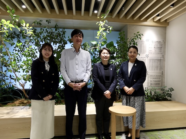 右から積水ハウス ダイバーシティ推進部の木原淳子さん、横山亜由美さん、鷹栖直輝さん、広報室の磯見朋香さん。