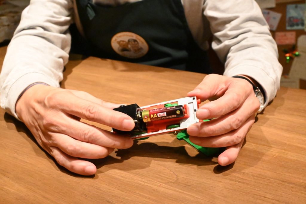 おもちゃを修理する「おもちゃドクター」