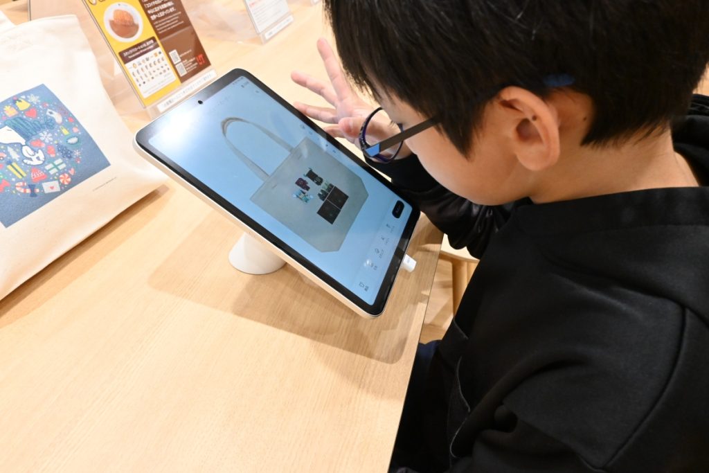 ミニトートバッグは違うデザインにしました。