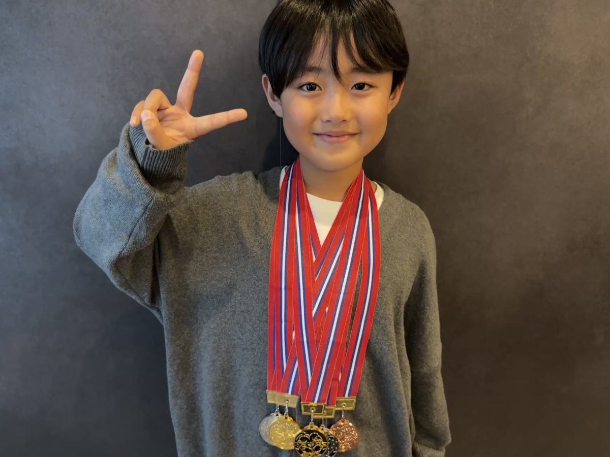 【算数オリンピック】「難しくて断念」から、難問攻略のカギは〝考え方を変える〟の気づきで金メダル受賞！《算数教育のプロとメダリスト親子対談》 | Hugkum（はぐくむ）