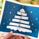 コピー用紙とは思えない立体感！ ツリーが飛び出すかわいい「ポップアップクリスマスカード」を作ろう【あそび作家/工作アーティストに教わる】