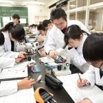 中学受験【中央大学附属中学校】126文字のルールだけで実現する「責任ある自由」な校風とは？プレゼン力と探究心が伸びるわけを中学受験専門家・ユウシンさんがインタビュー