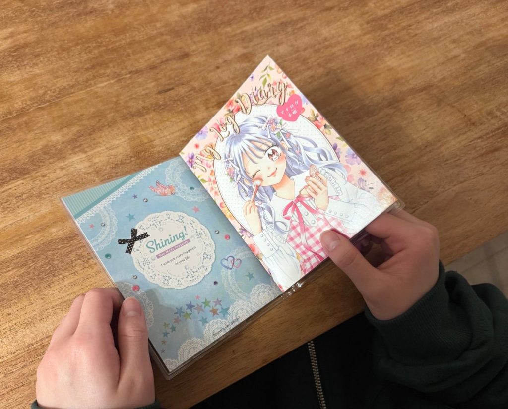 表紙にする1冊を定期的に入れ替えれば、新鮮な気持ちで長く愛用できます