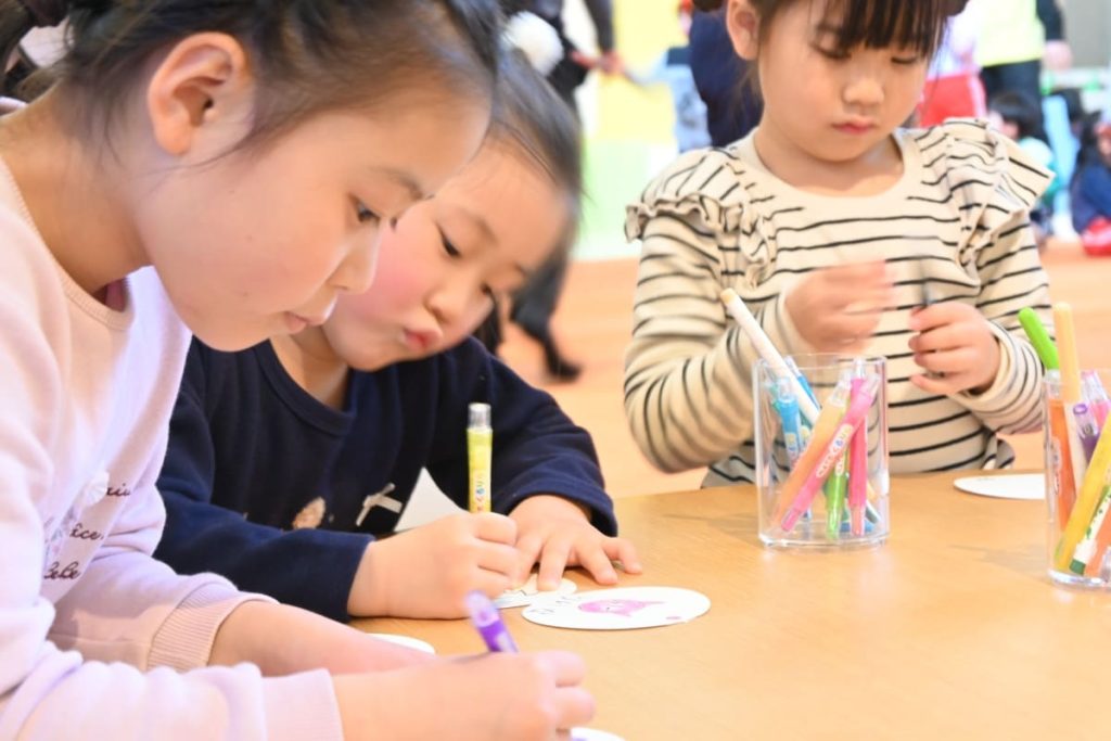 一生懸命お絵描き!