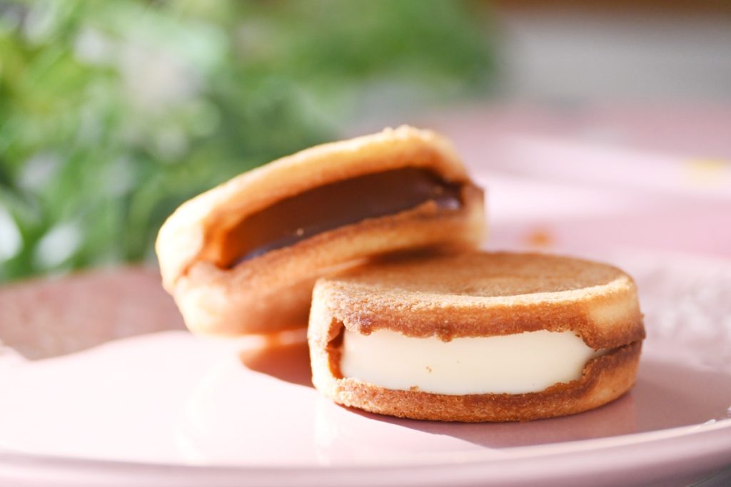 「スノーサンド」5個入(白/黒)各1,080円、8個入(白黒各4個入)1,998円 など