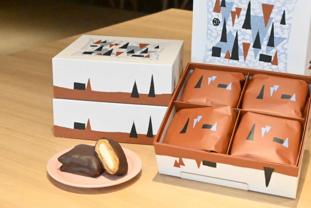 「雪まくら」1箱4個入 2,484円