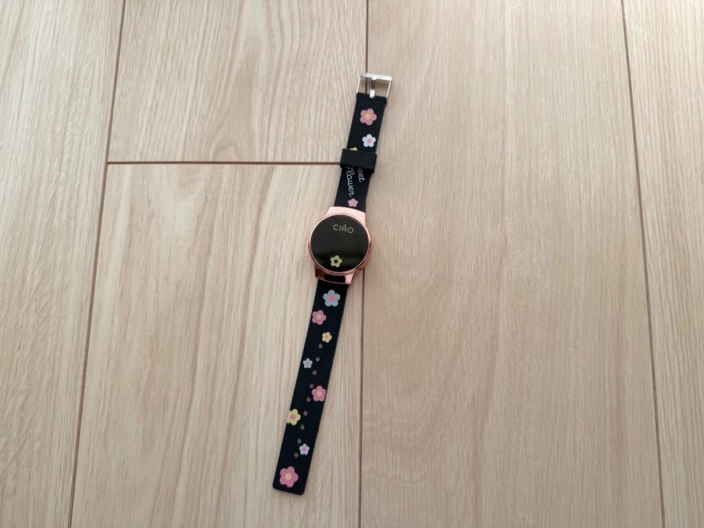 ブラック×花柄の甘辛ミックスデザインがキュート♪