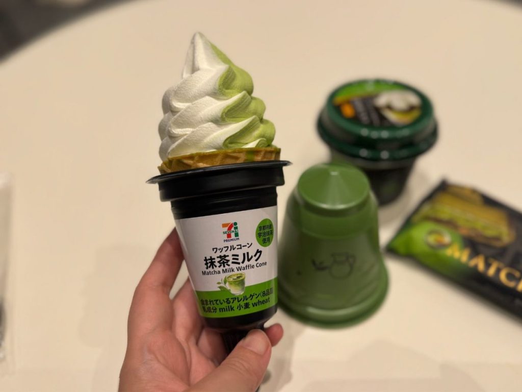 「セブンプレミアム ワッフルコーン 抹茶ミルク」