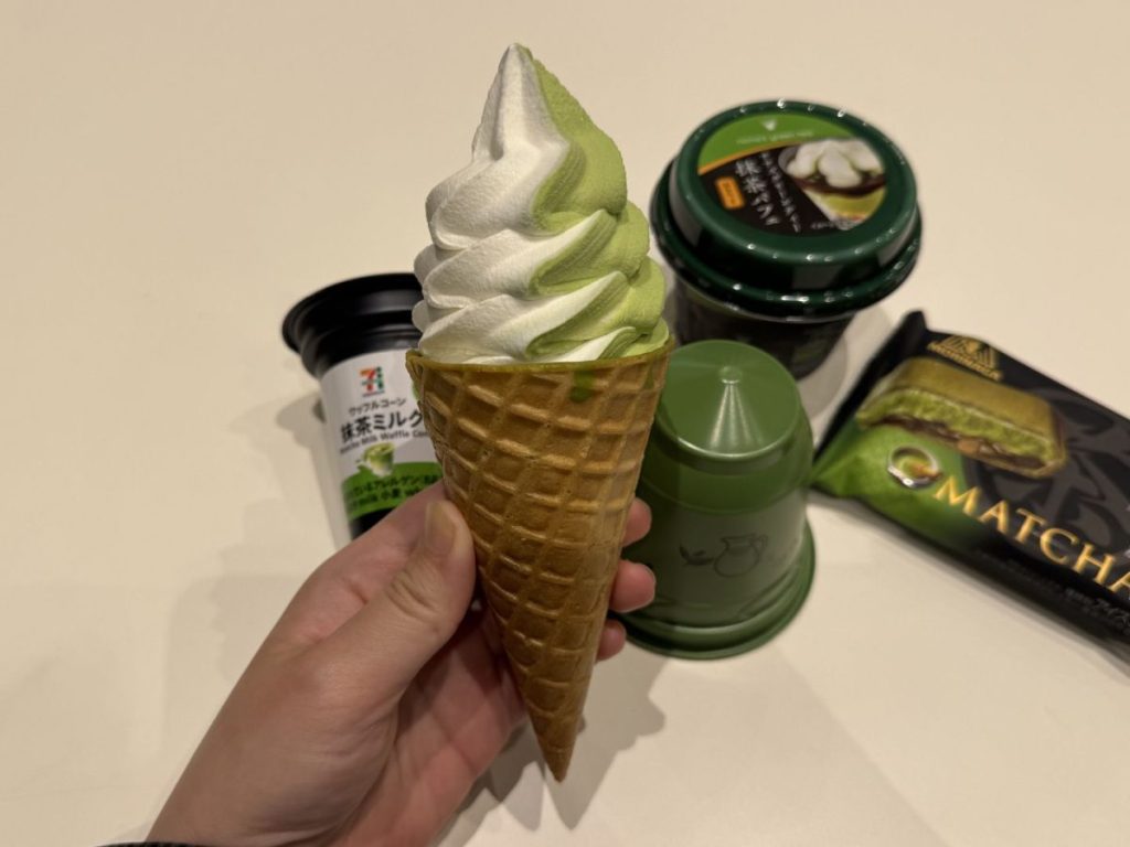 「セブンプレミアム ワッフルコーン 抹茶ミルク」