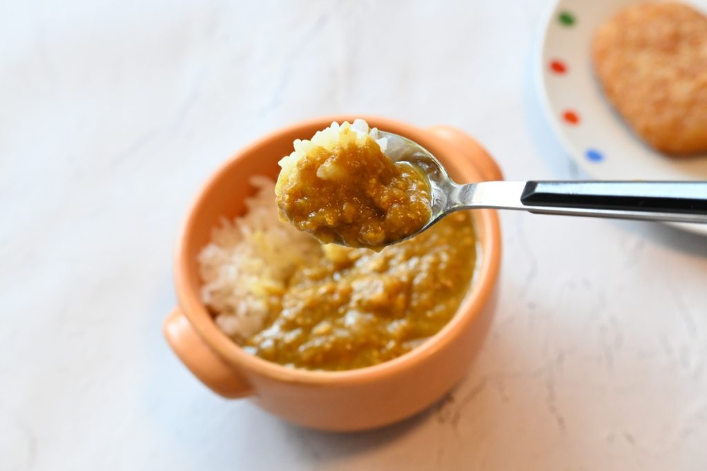 鶏ひき肉が入っていて、食感はキーマカレーのようでした